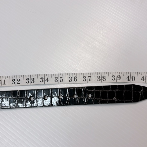 Michael Kors Brown Patent Leather w/Gold Embellished Buckle 553807. Size M - Picture 7 of 10